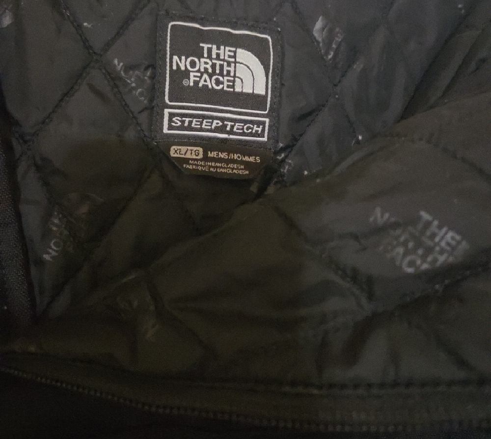 The North Face Black Quilted Jacket - Picture 2 of 2